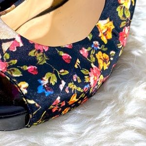 Guess floral platform heels